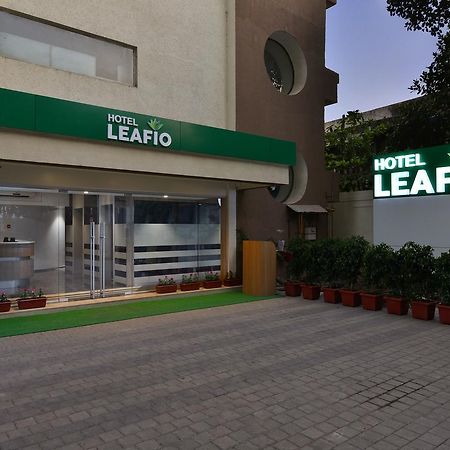 Hotel Leafio-Near Airport Bombaim Exterior foto
