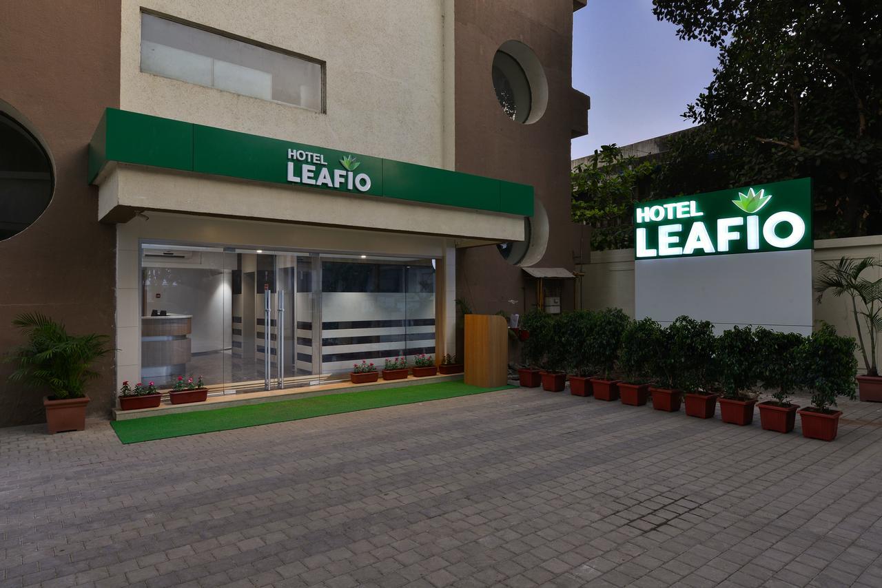 Hotel Leafio-Near Airport Bombaim Exterior foto