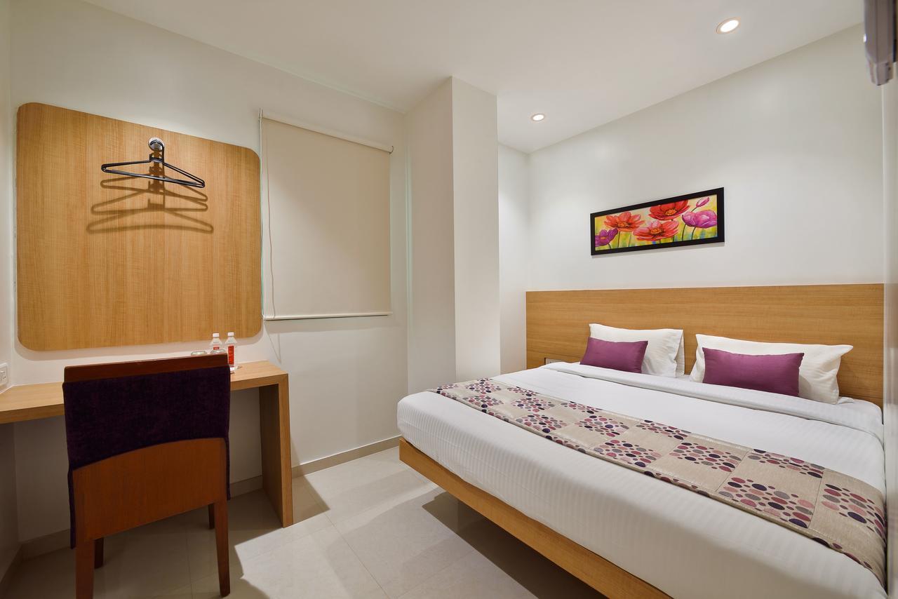 Hotel Leafio-Near Airport Bombaim Exterior foto