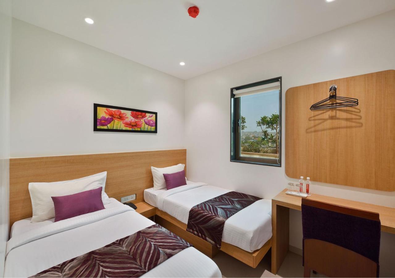 Hotel Leafio-Near Airport Bombaim Exterior foto