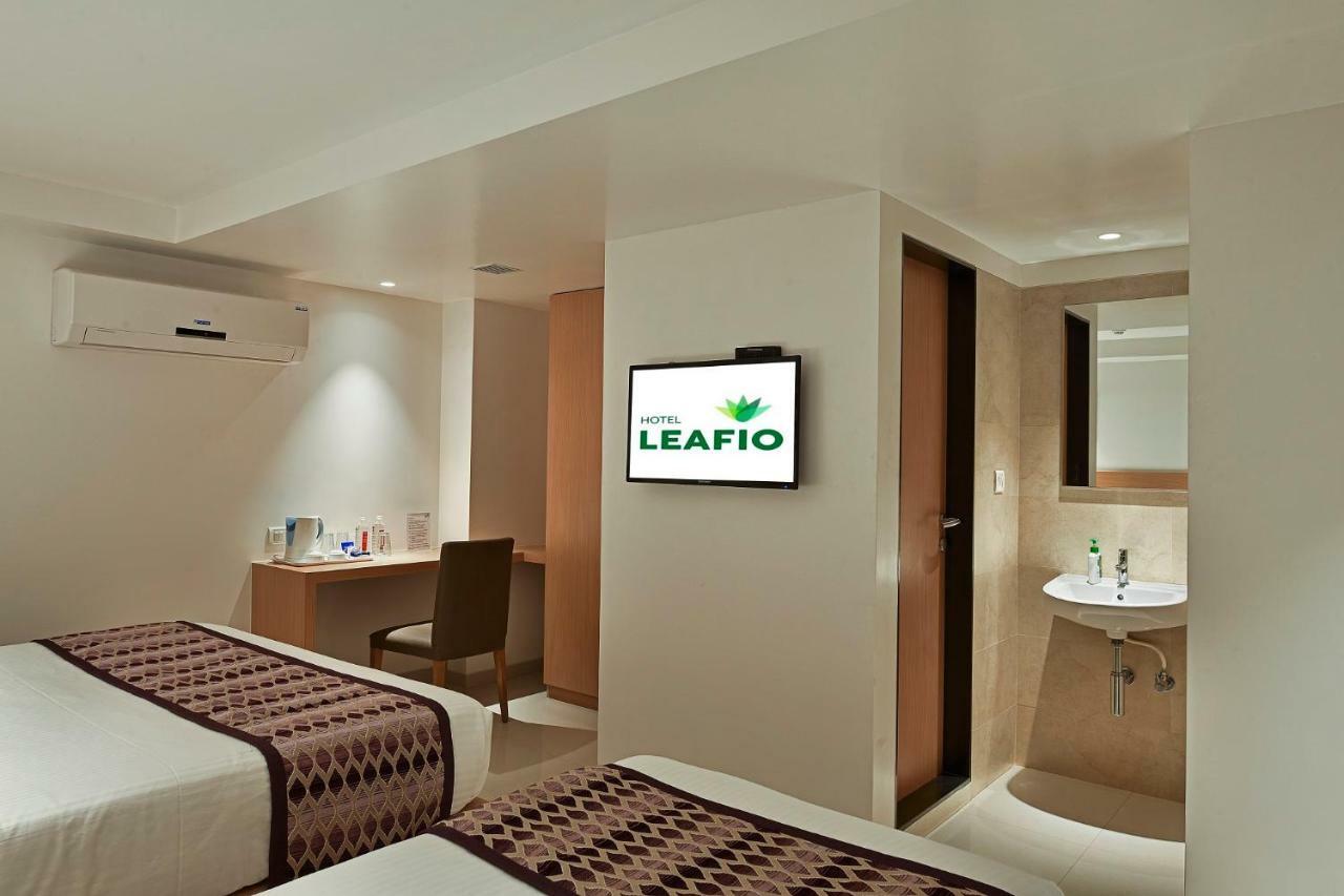 Hotel Leafio-Near Airport Bombaim Exterior foto
